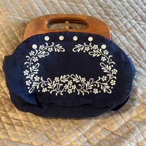Bermuda bag Vintage. Navy blue with white embroidery.